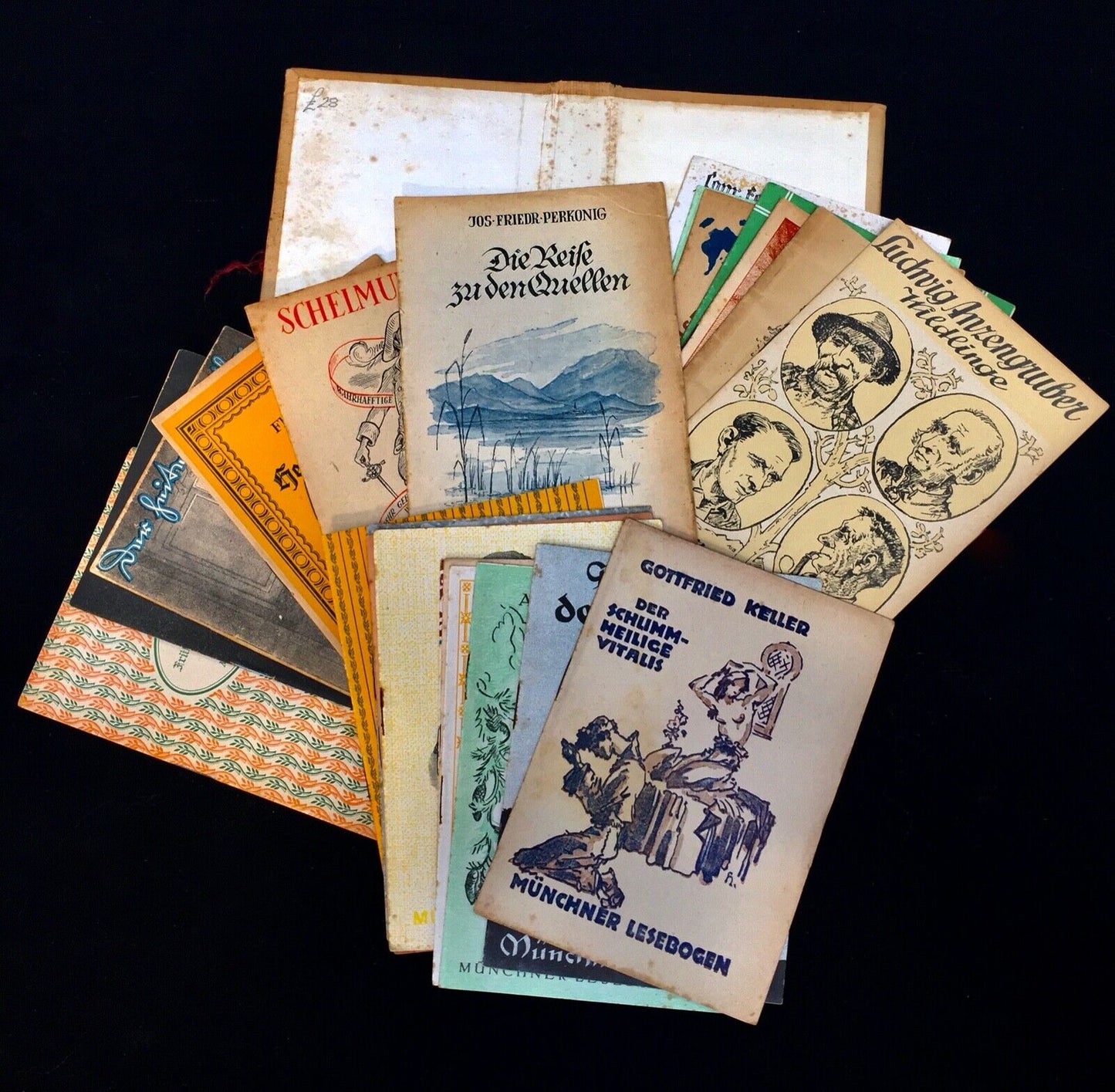 A Job Lot of Vintage German Comics / Book by Münchner Lesebogen / Antique