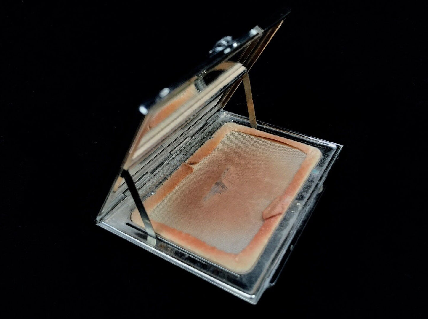 Art Dec Compact with Self Cleaning Mirror / Enamelled Case/ Power Compact