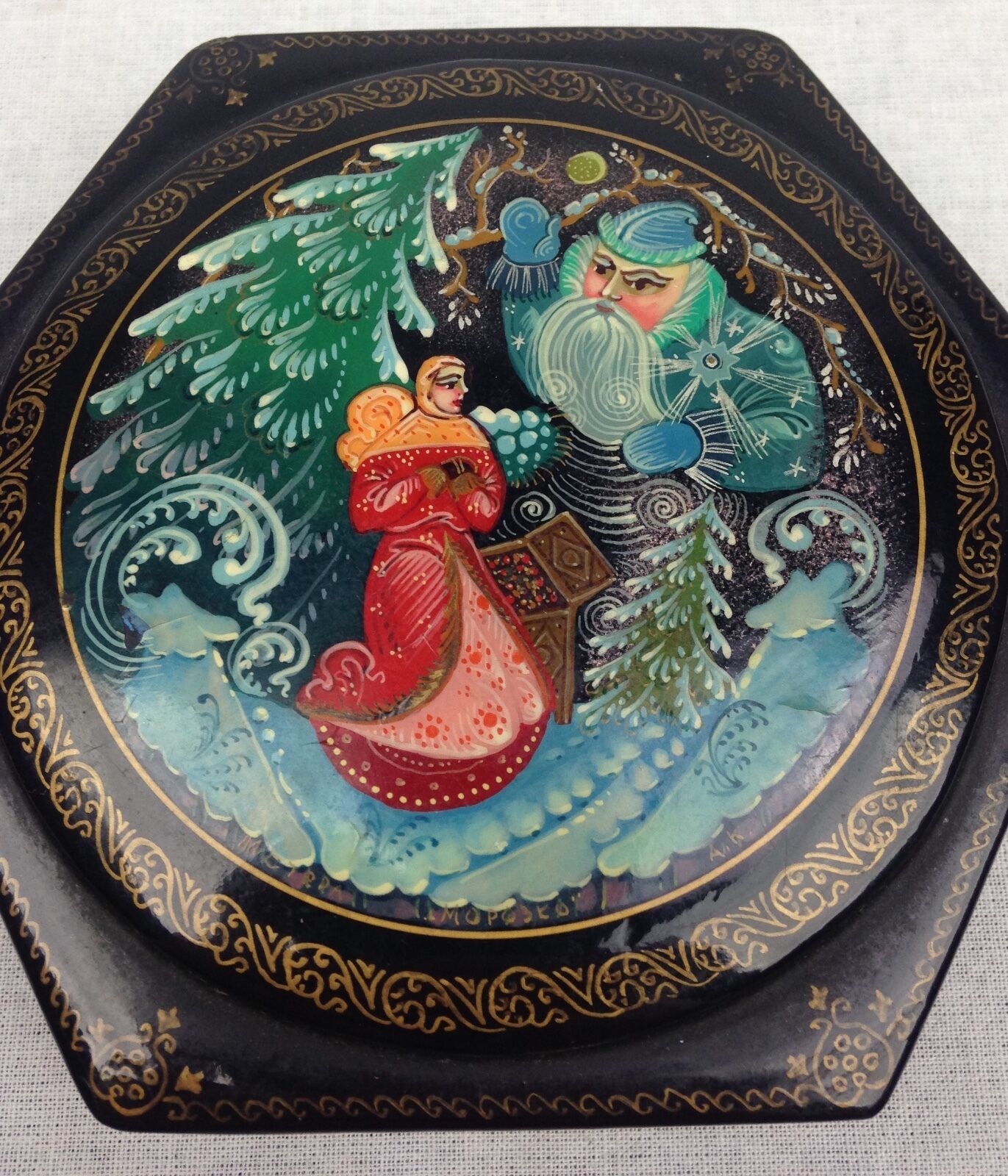Vintage Russian Lacquered Box / Papier Mache / Fairytale / Collectable / Hexagon