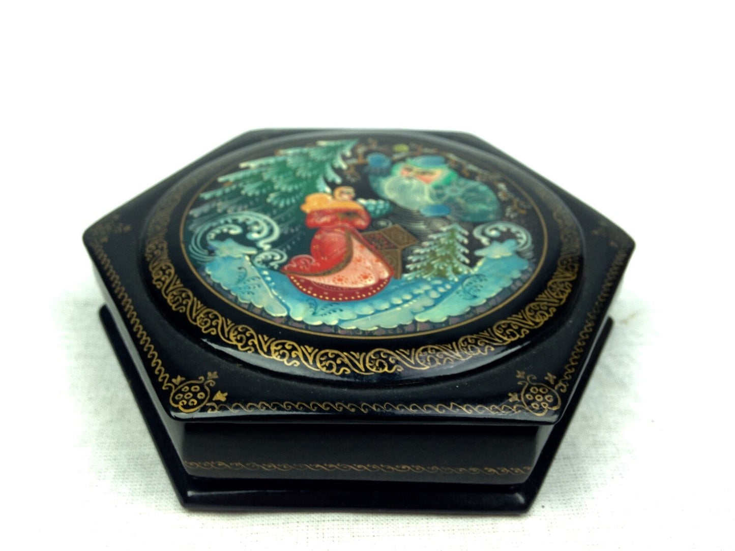 Vintage Russian Lacquered Box / Papier Mache / Fairytale / Collectable / Hexagon