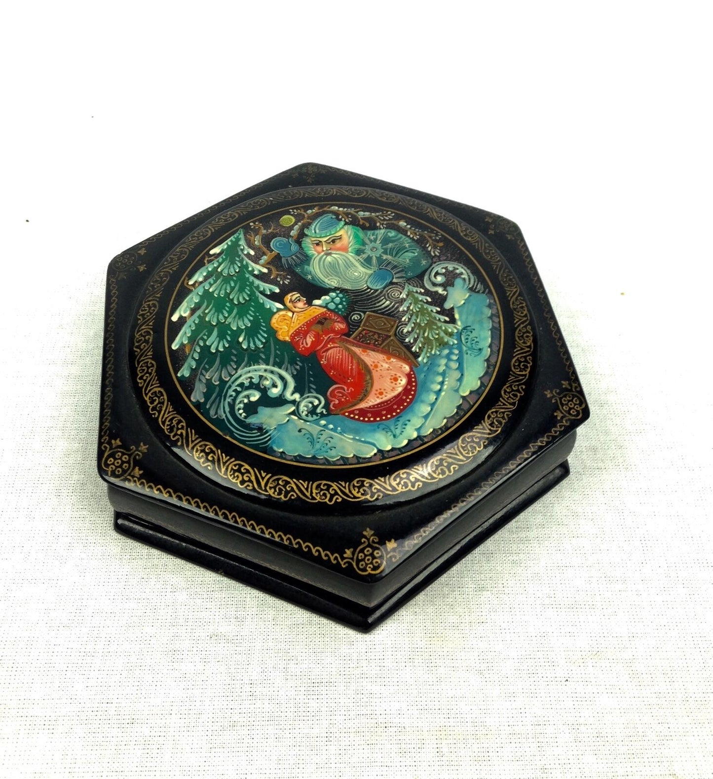 Vintage Russian Lacquered Box / Papier Mache / Fairytale / Collectable / Hexagon