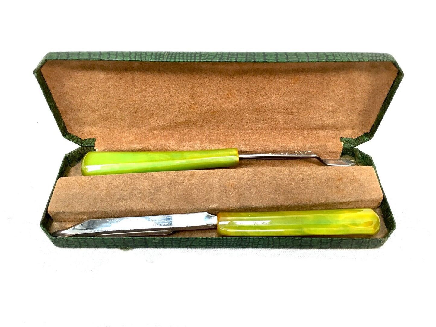 Antique Bakelite Apple Corer & Peeler Set by Colly of Lanacashire / Art Deco