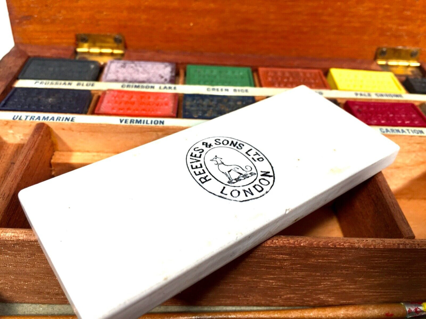 Antique Victorian Mahogany Artists Box by Reeves & Son with Block Paints c.1890