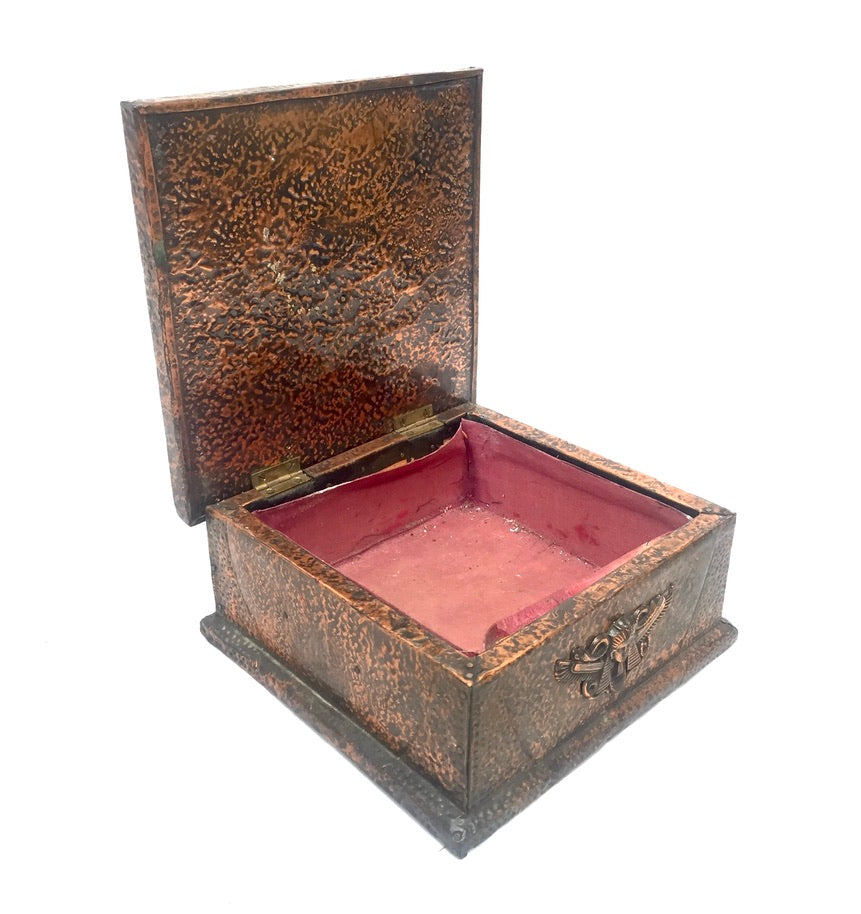 Antique Arts & Crafts Repousse & Hammered Copper Handkerchief Box c.1930