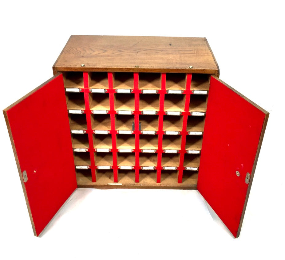 Antique Wooden Oak Tabletop Collectors Cabinet / Pigeon Hole Organiser Storage