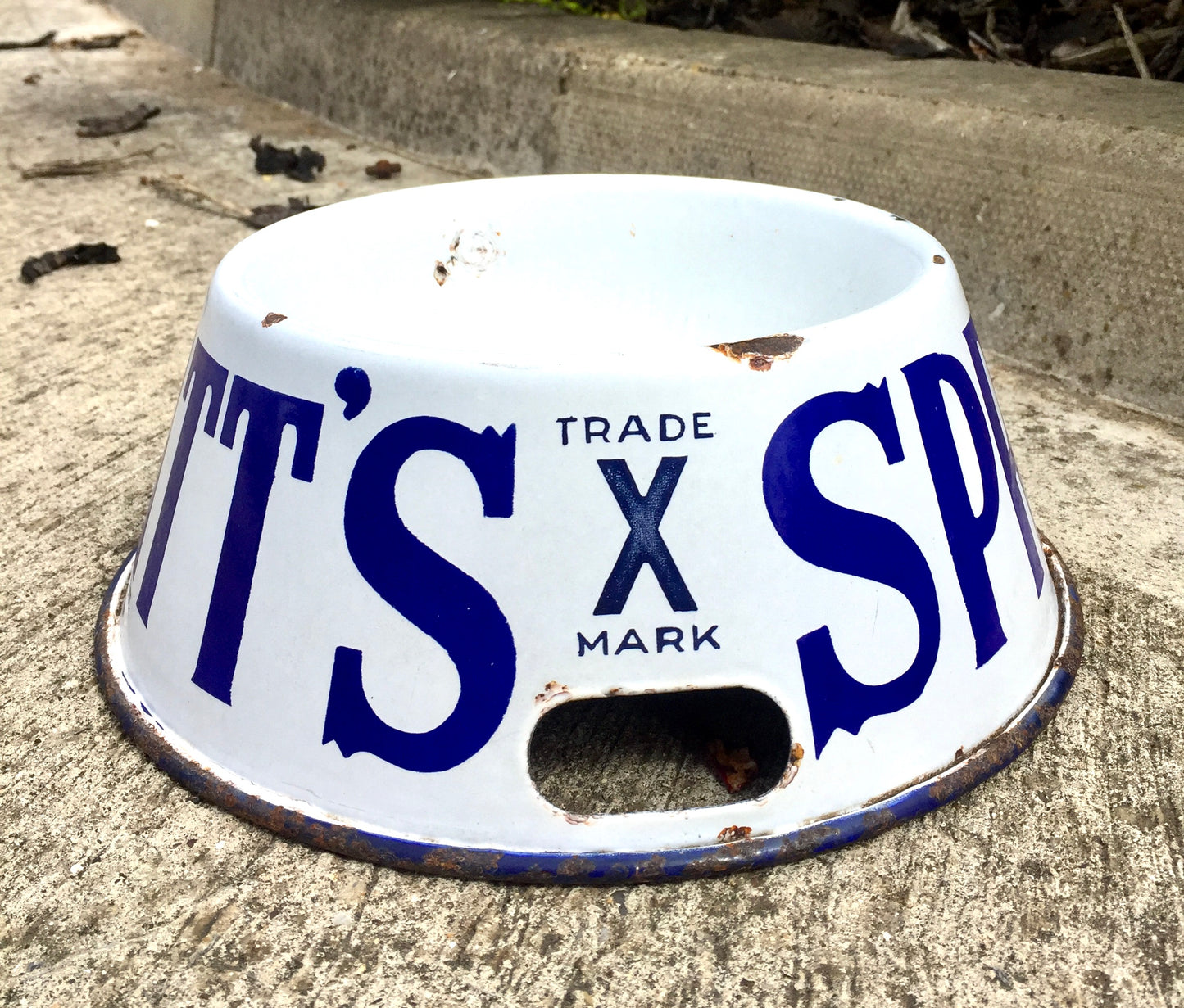 Antique Advertising - Spratt's enamel Metal Dog Water / Food Bowl c.1930
