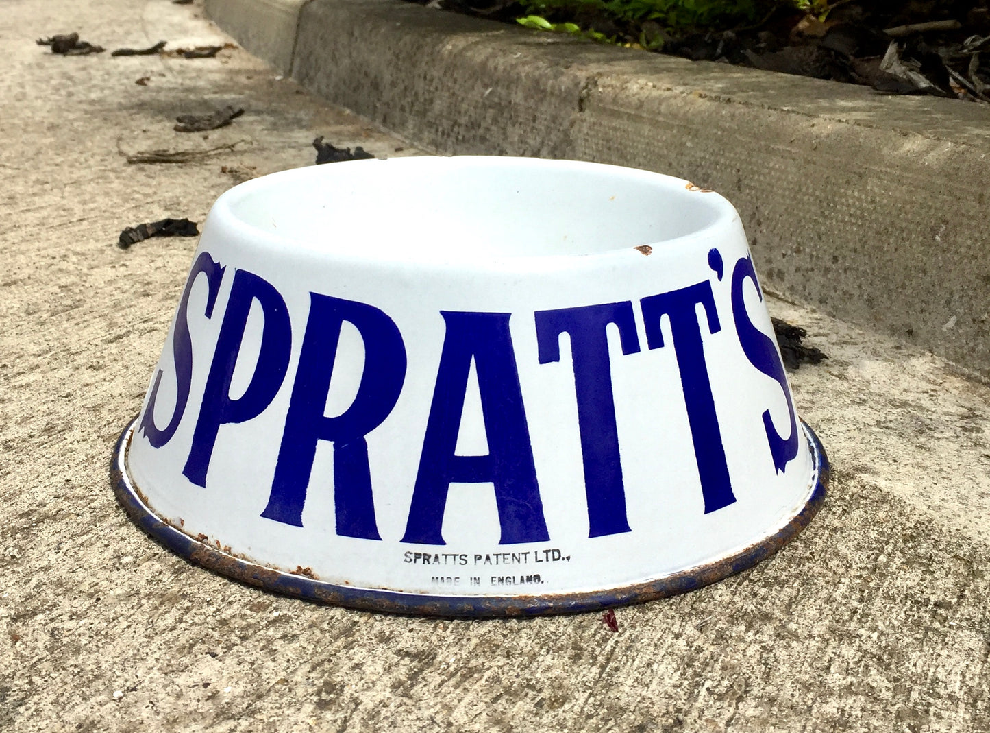 Antique Advertising - Spratt's enamel Metal Dog Water / Food Bowl c.1930