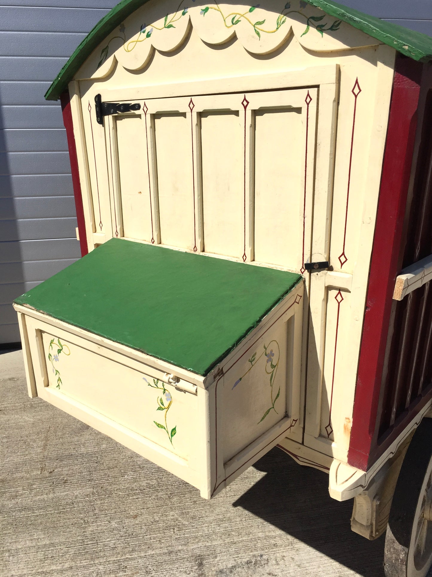 Gypsy Show Wagon (Vardo) – Horse Drawn Irish Cart – Late 20th Century