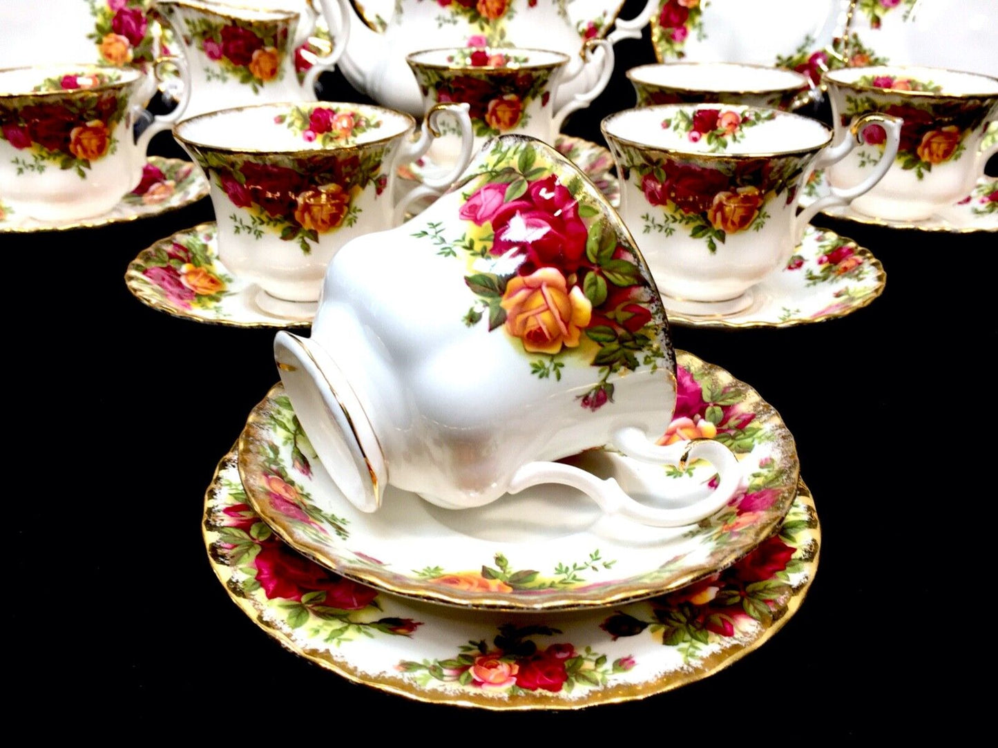 Royal Albert Old Country Roses Tea Service Set for 6 People / Vintage 1960s
