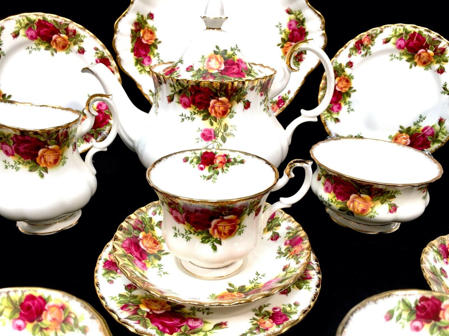Royal Albert Old Country Roses Tea Service Set for 6 People / Vintage 1960s