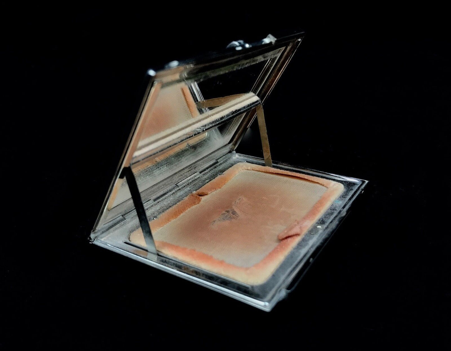 Art Dec Compact with Self Cleaning Mirror / Enamelled Case/ Power Compact