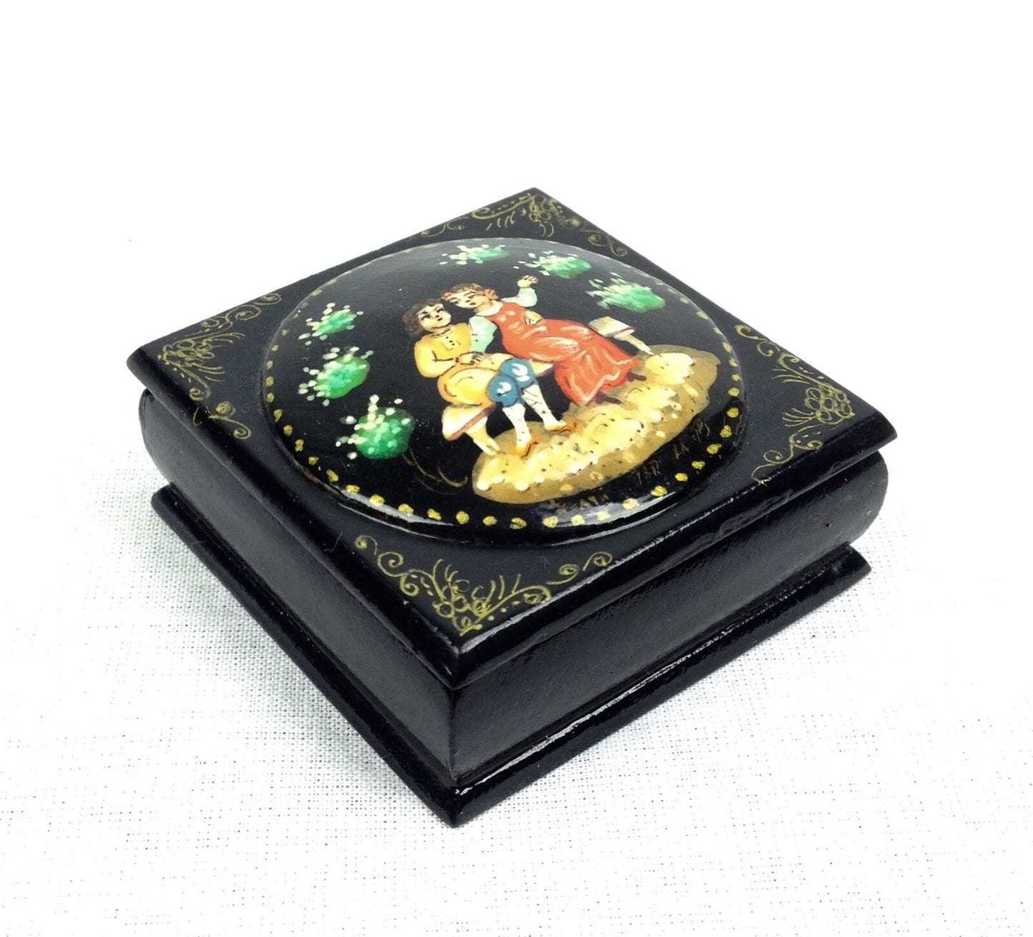 Russian Lacquer Box / Signed / Lacquered Collectable Vintage Fairytale