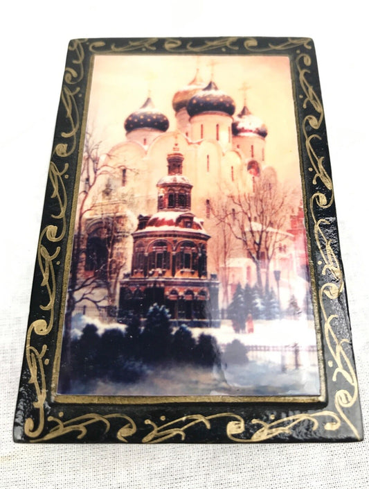 Vintage Russian Lacquered Box / Trinket / Collectable