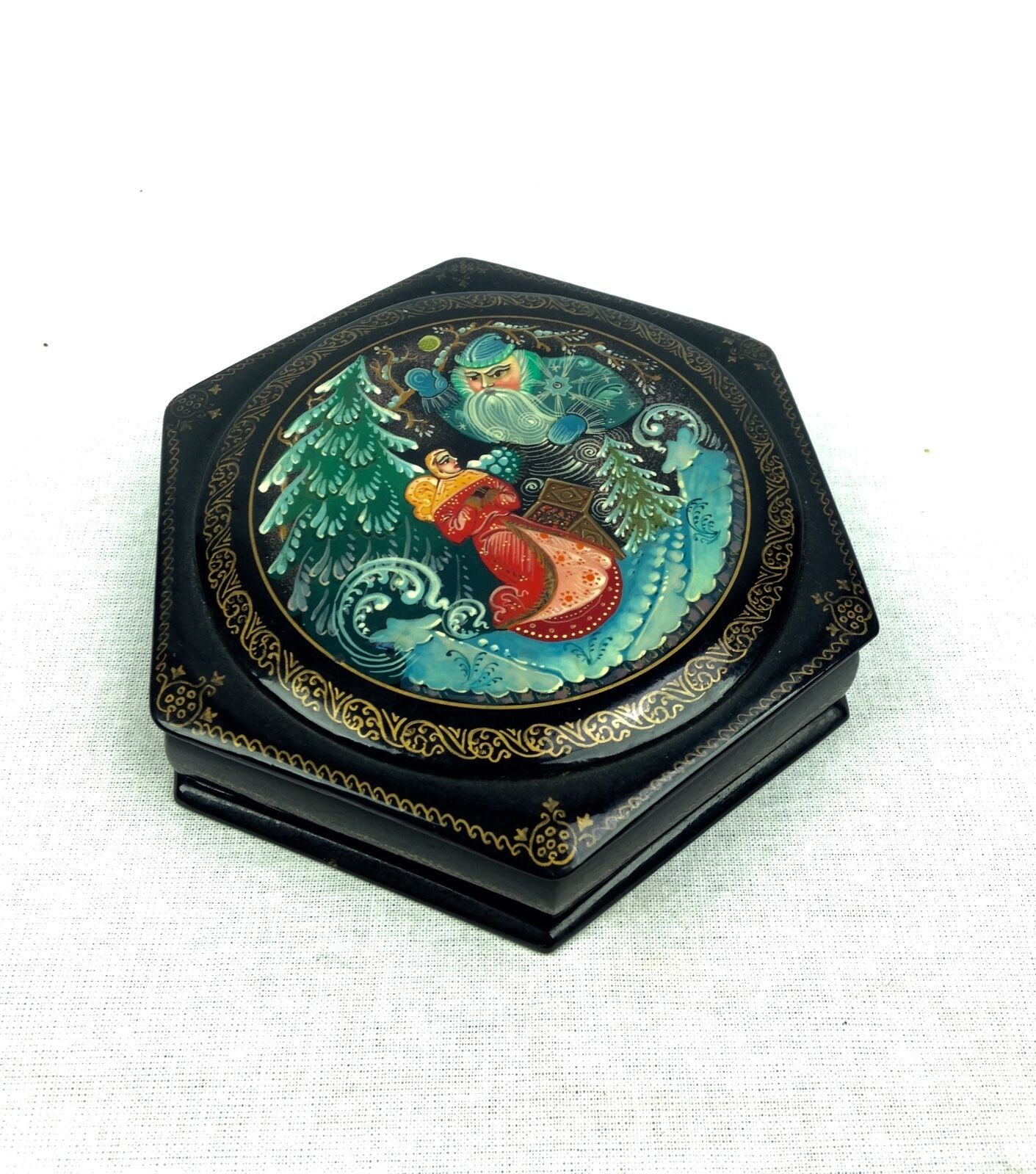 Vintage Russian Lacquered Box / Papier Mache / Fairytale / Collectable / Hexagon