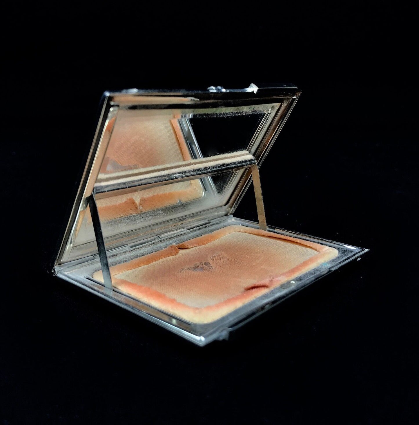 Art Dec Compact with Self Cleaning Mirror / Enamelled Case/ Power Compact